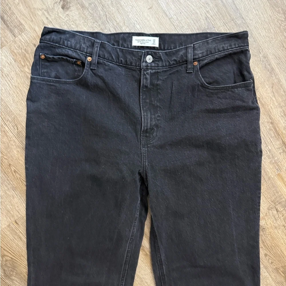 High-Rise Straight Leg Jeans - Black - Picture 5 of 13